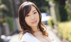 美熟女OL喜久田みつは42歳！モチ肌キス責め欲望弾けるAVデビュー