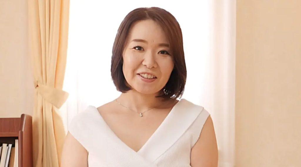 猛烈ファックに悶え狂う専業主婦秋元美織47歳男根欲しさにAV初撮り！